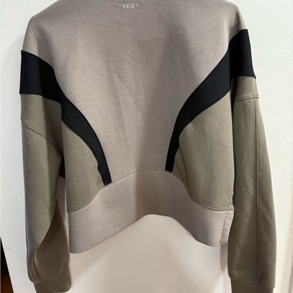 Stylish YPB Color Block Crop Sweatshirt - Picture 2 of 3